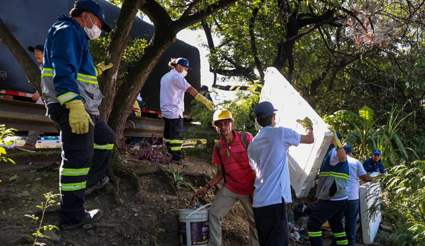 La intervención en las riberas del río Medellín es parte de un plan integral de la administración municipal para mejorar la calidad de vida en la ciudad. Foto: Manuel Saldarriaga Quintero.