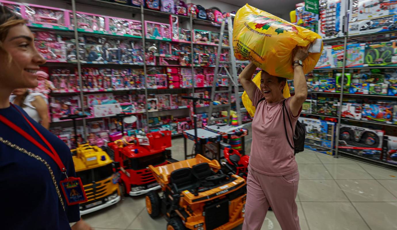 Para muchos, adelantar las compras también significa evitar el estrés de las largas filas y las prisas de la última hora, disfrutando así de una Navidad más tranquila y organizada. Foto: Manuel Saldarriaga Quintero.