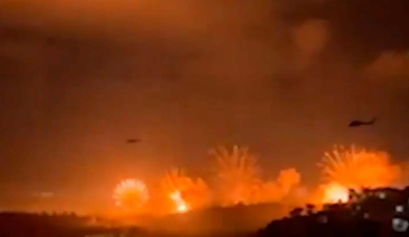 Estados Unidos lanzó una serie de ataques aéreos contra Venezuela durante la madrugada del sábado, y Donald Trump afirmó que las fuerzas de su país habían capturado y sacado del país al presidente venezolano, Nicolás Maduro. Foto: AFP