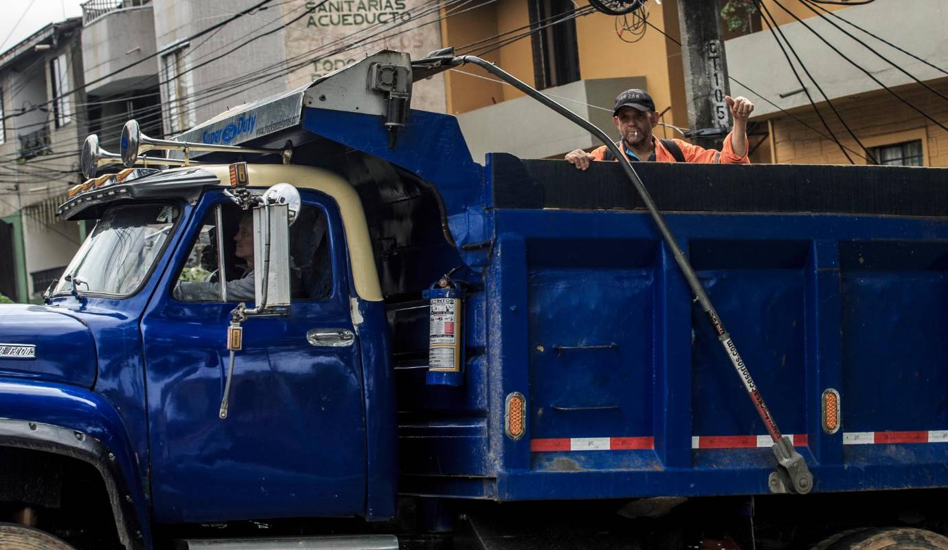 No hay nada qué negociar. El pago es el mismo: $110.000 por viaje para los dos: $55.000 para cada uno. El resto: el lugar de trabajo, las horas y las condiciones no importan, dan lo mismo. Foto: Camilo Suárez Echeverry