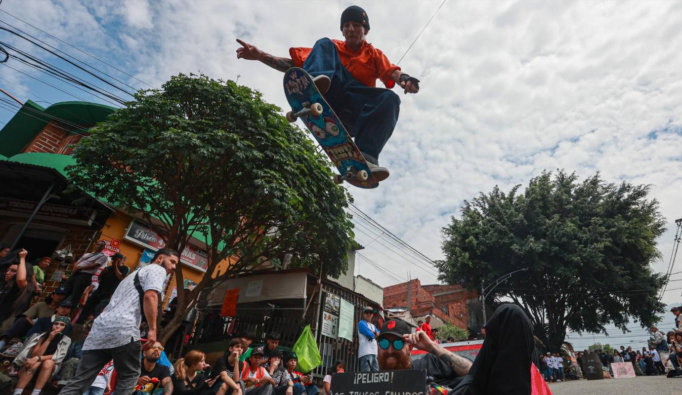 Los skaters mostraron su destreza, un espectáculo lleno de adrenalina que disfruta la comunidad. Foto: Manuel Saldarriaga Quintero.