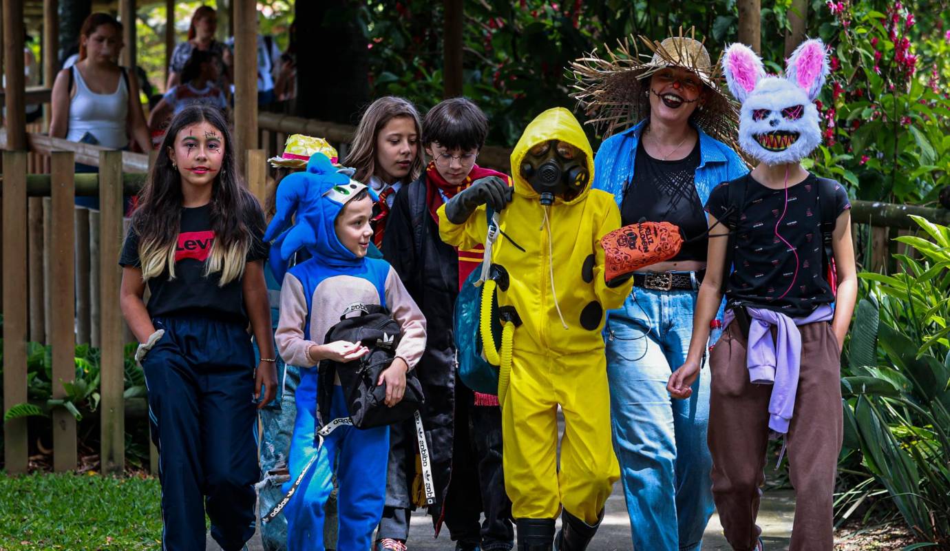 La iniciativa, pensada para fomentar la educación ambiental en los más pequeños, fue todo un éxito. Los niños no solo pudieron disfrutar de la compañía de los animales, sino que también participaron en diversas actividades lúdicas y educativas que les permitieron aprender sobre la importancia de cuidar el planeta y respetar a todas las especies. Foto: Manuel Saldarriaga Quintero.