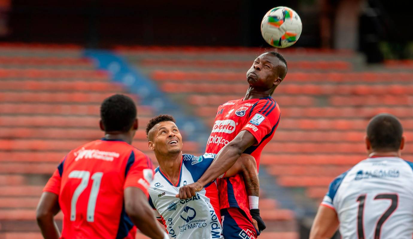 El equipo visitante, Alianza FC, proveniente de Valledupar, sorprendió por su orden táctico y aprovechó una desatención defensiva del DIM para irise en ventaja, dejando en evidencia las falencias que aún persisten en el conjunto antioqueño. Foto: Juan Antonio Sánchez