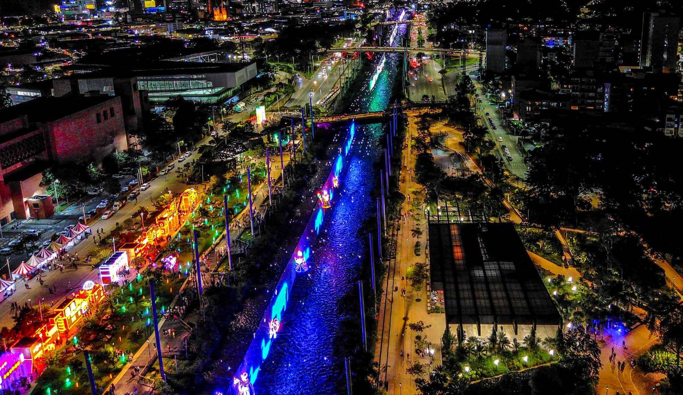 Los alumbrados se podrán disfrutar hasta el 12 de enero, convirtiéndose en un plan imperdible para familias y amigos que deseen sumergirse en la magia de la temporada. Foto: Camilo Suárez