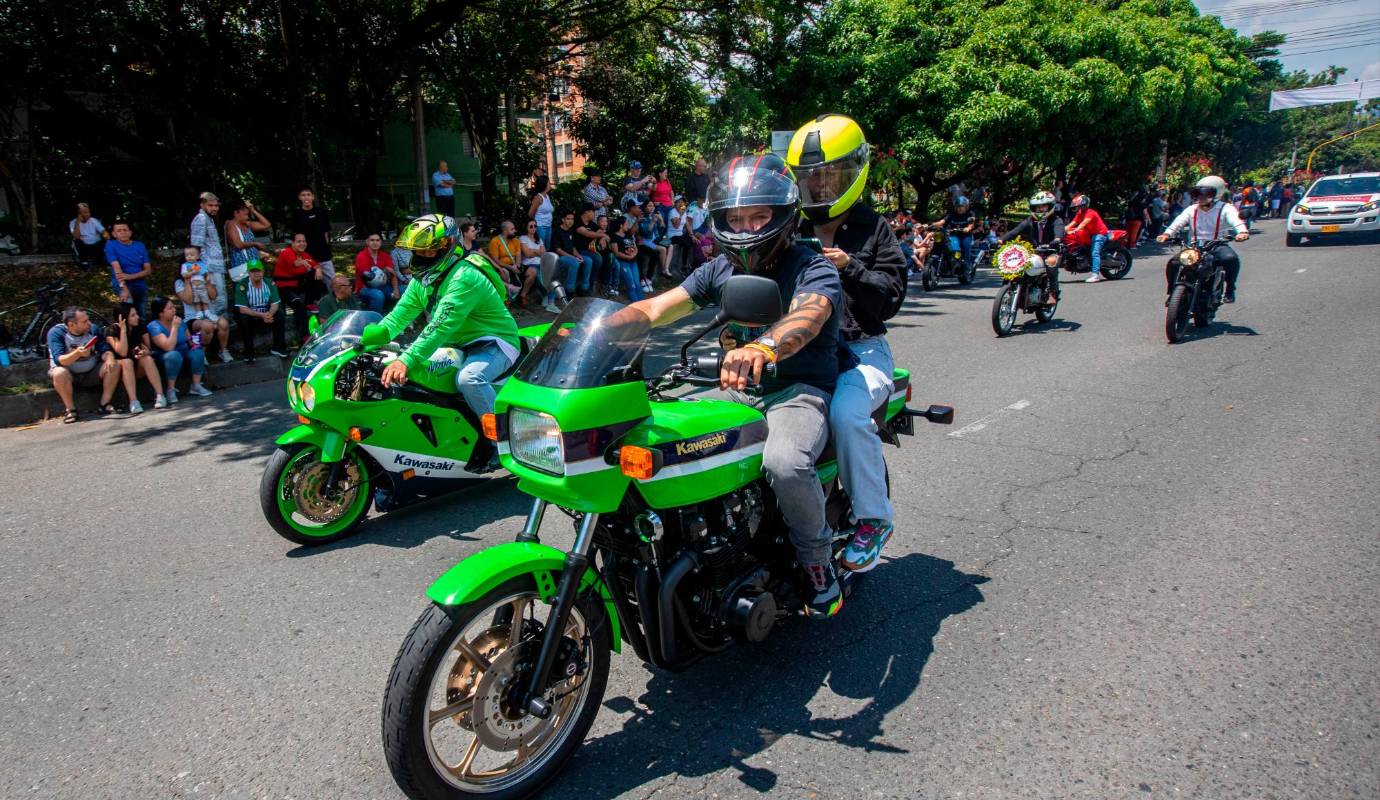 Motos clásicas y antiguas en perfecto estado, bicicletas y carros miniatura hicieron parte de la jornada. Foto: Esneyder Gutiérrez 