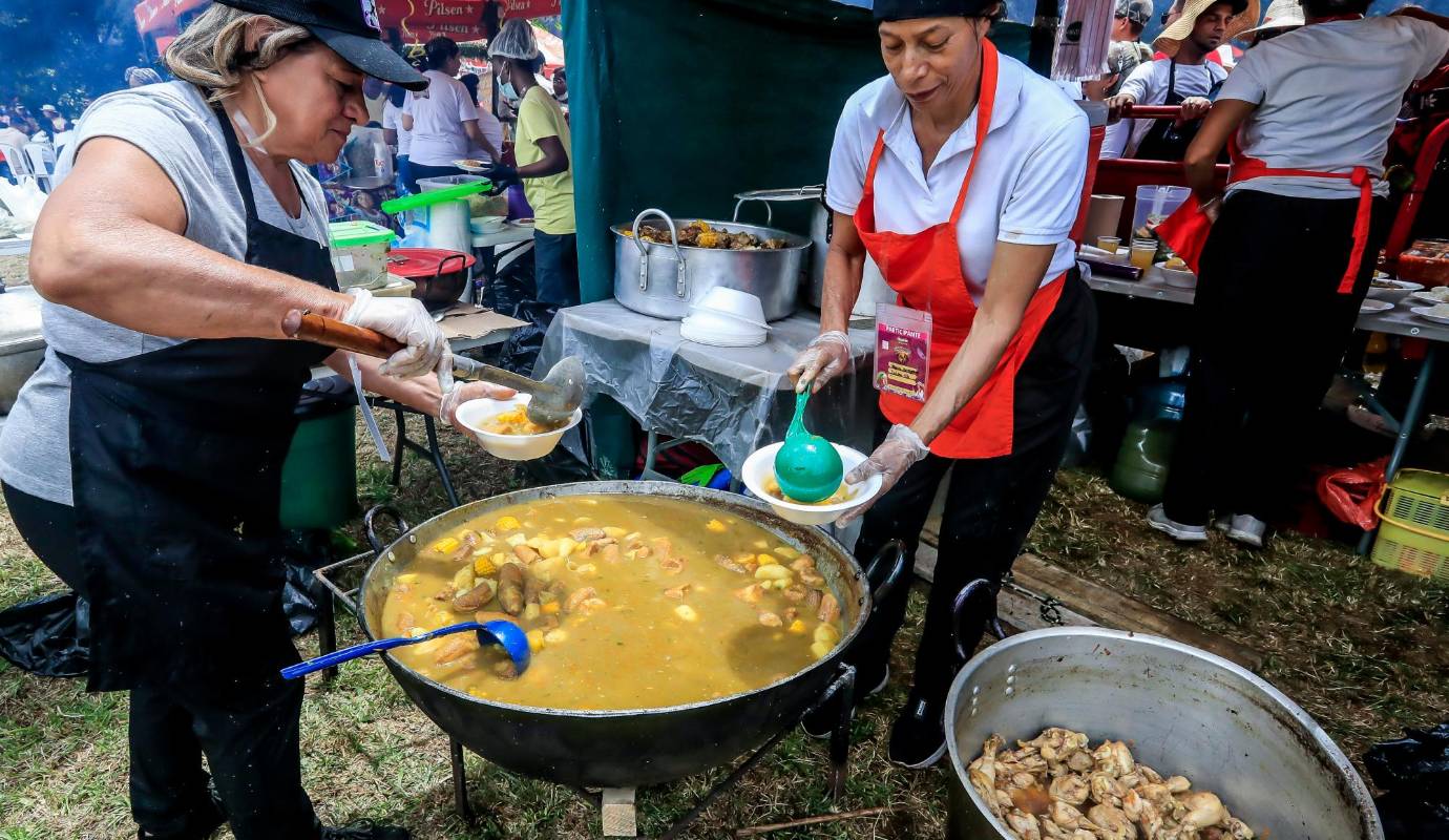 Sabores que narran historias: disfrutando del festival de sancochos en Santa Elena. FOTOS: Jaime Pérez