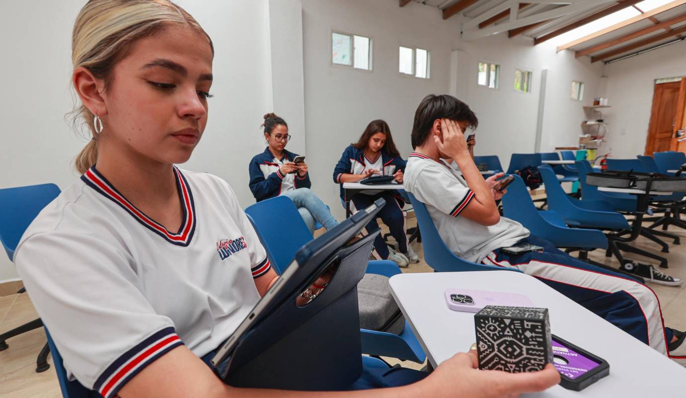 Las clases de anatomía también fueron trasladadas a estos espacios digitales. Los estudiantes tienen la oportunidad de interactuar con los órganos y observarlos lo más realista posible. Foto: Manuel Saldarriaga Quintero