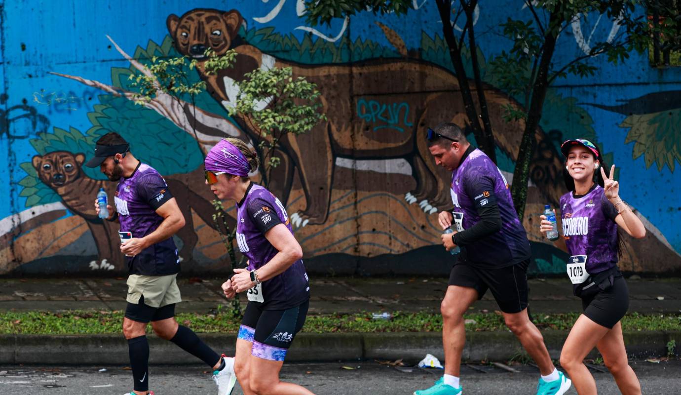 Desde las 5:30 de la mañana decenas de deportistas madrugaron para vibrar con el Clásico rumbo a El Escobero. Foto: Manuel Saldarriaga Quintero.
