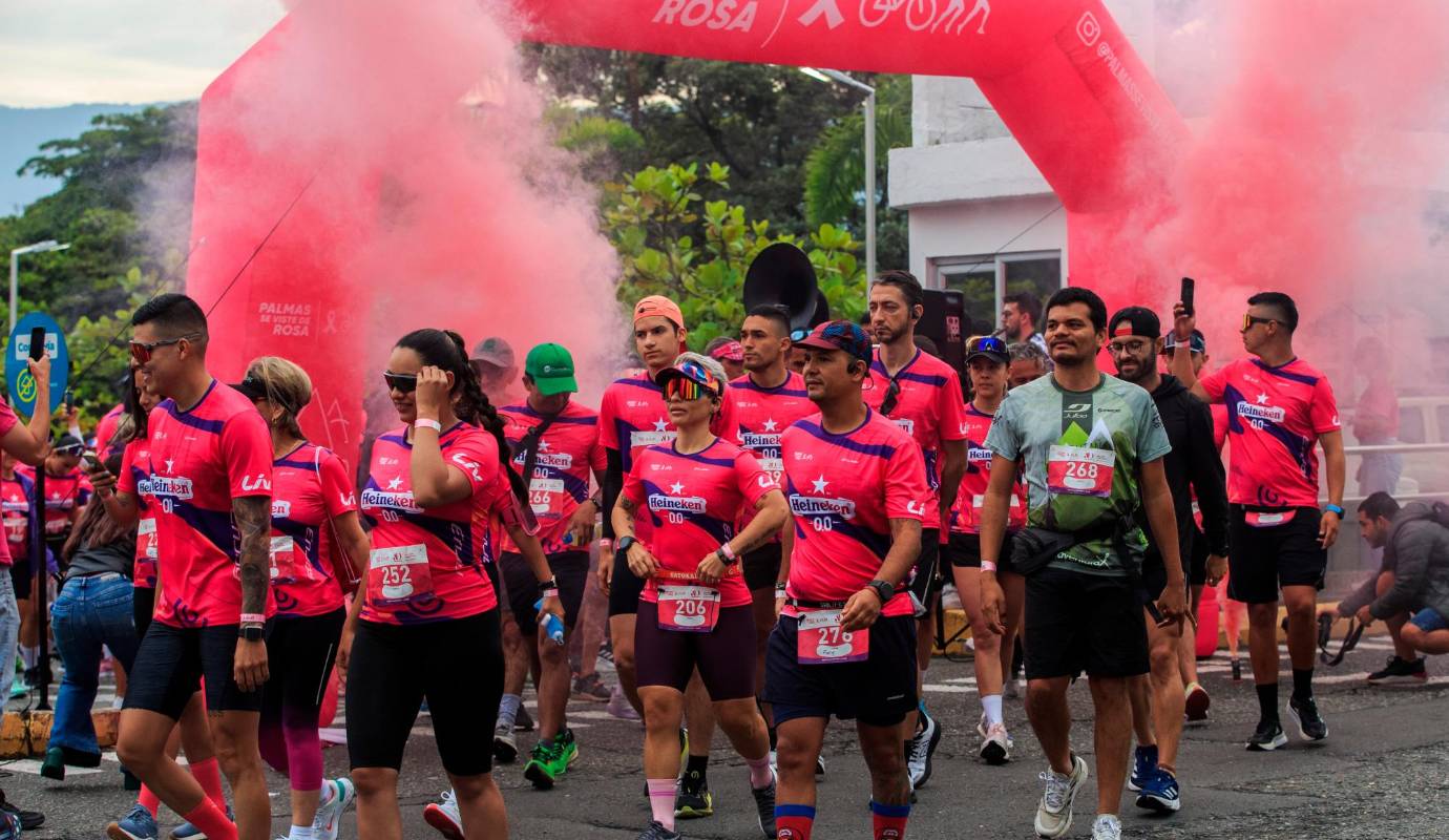 El evento reunió deportistas entre corredores y ciclistas que subieron hasta el alto de Las Palmas en Medellín. Foto: Camilo Suárez Echeverry