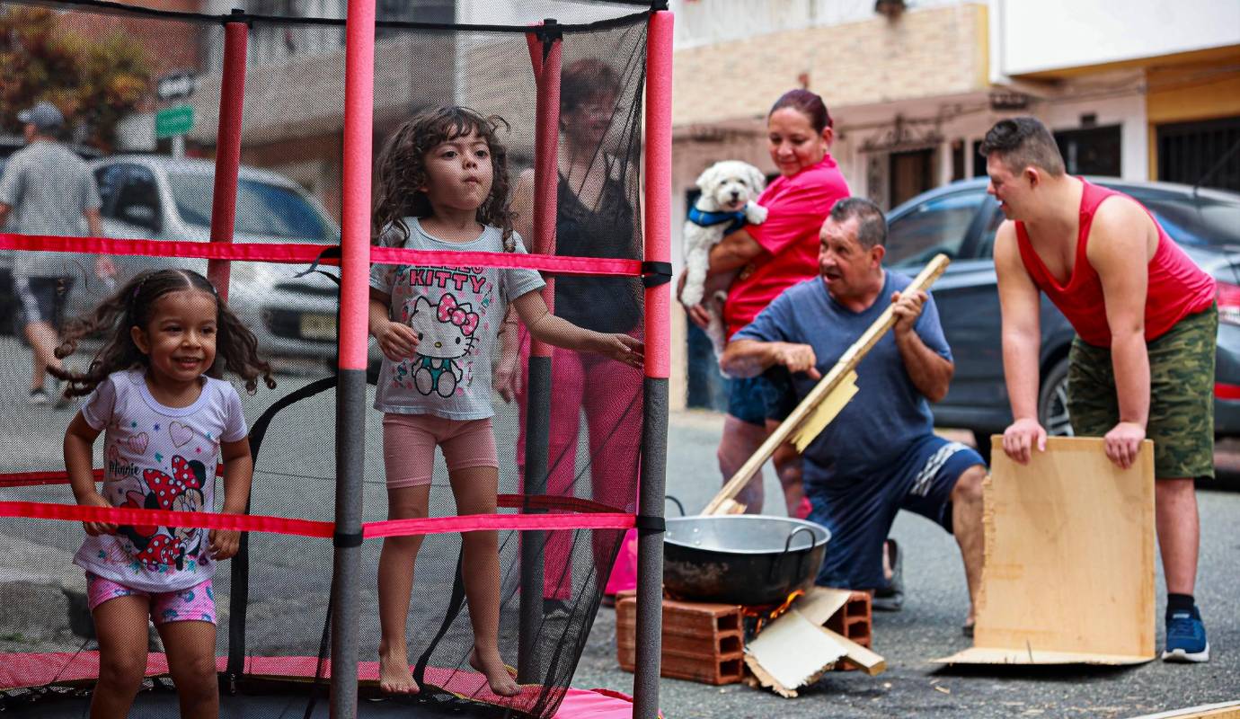 En los barrios se vivió con más euforia la fiesta de la Navidad. Familias celebraron unidas y en paz. Foto: Manuel Saldarriaga Quintero.