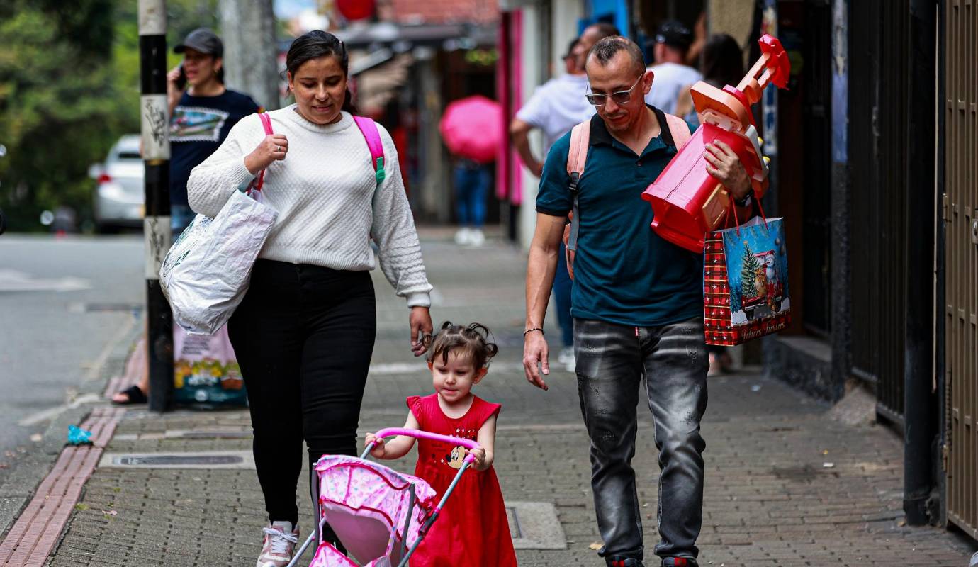 Decenas de barrios se colmaron con los niños estrenando su regalo de niño Dios. Foto: Manuel Saldarriaga Quintero.