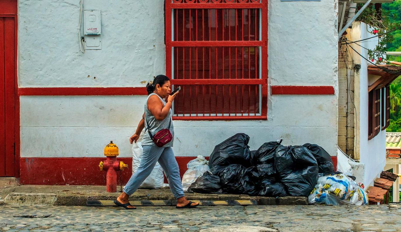 Más de 80 toneladas de basura en las calles generadas por los 30.000 habitantes, más la población flotante de turistas tienen a punto de que se genere una emergencia sanitaria. Foto: Camilo Suárez 
