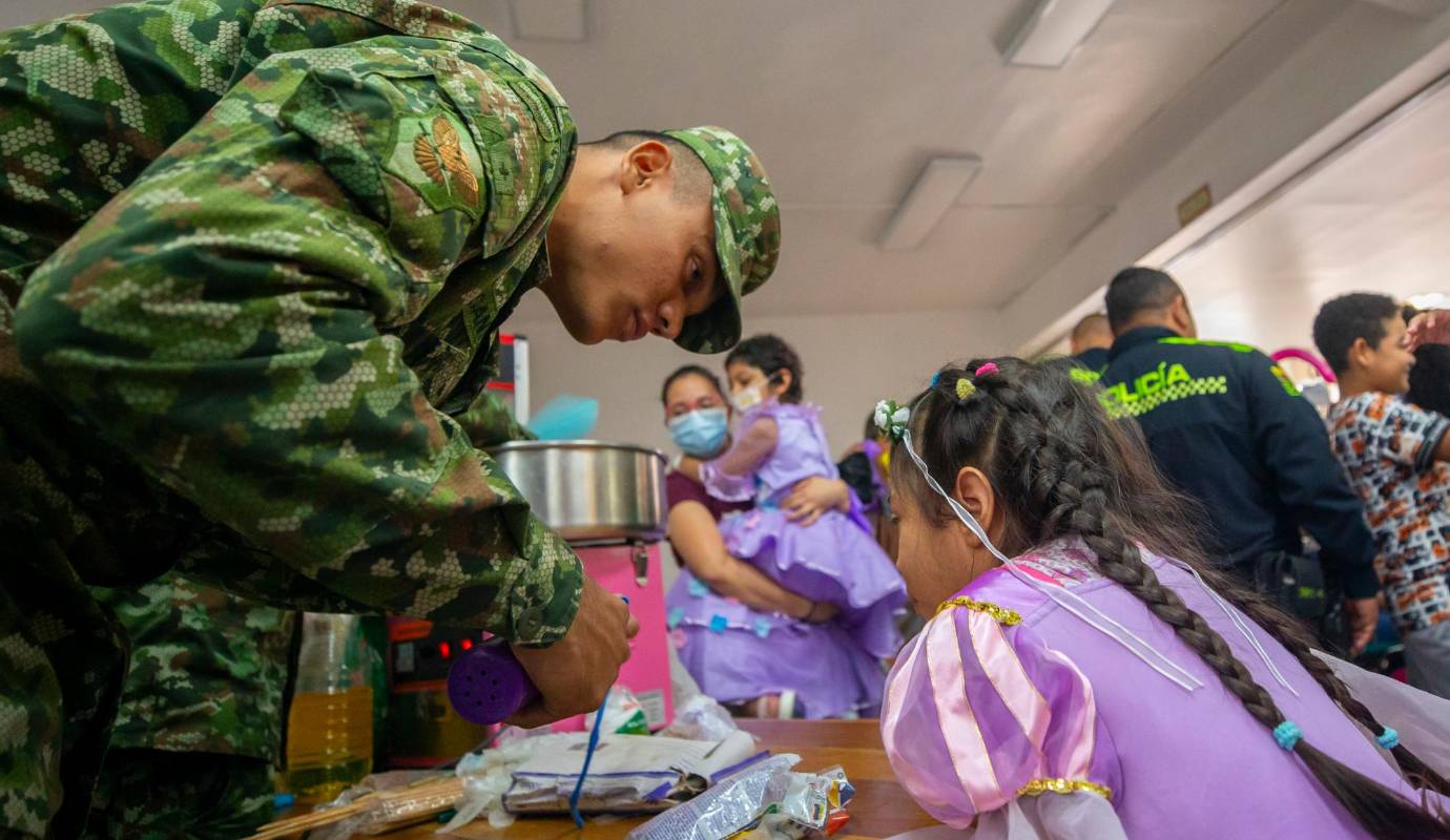  La jornada estuvo llena de sorpresas, regalos y actividades recreativas diseñadas especialmente para los más pequeños, quienes, a pesar de su condición de salud, demostraron una gran valentía y alegría. Foto: Camilo Suárez Echeverry