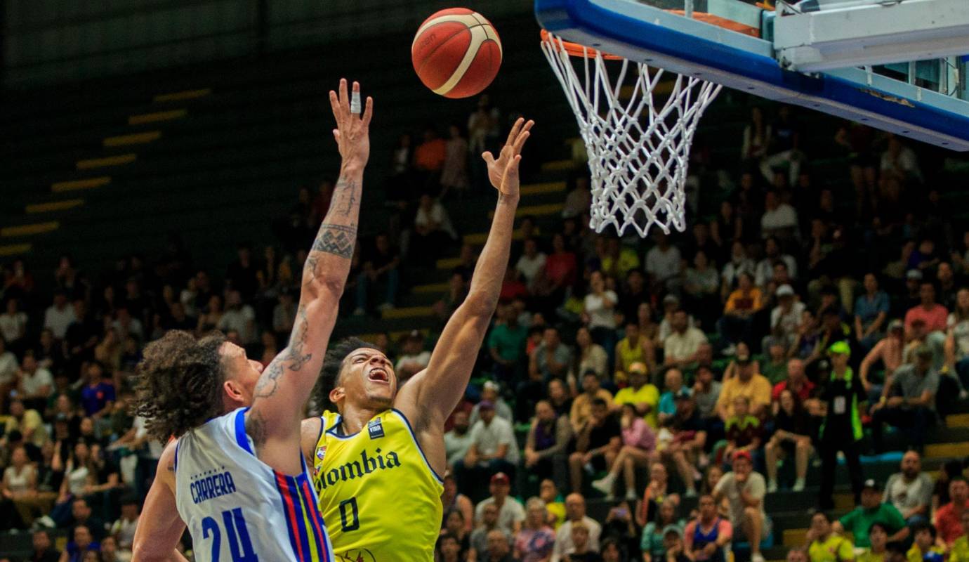 Otro de los destacados en la victoria fue Luis Almanza, quien prendió la fiesta con varios triples. Foto: Camilo Suárez Echeverry