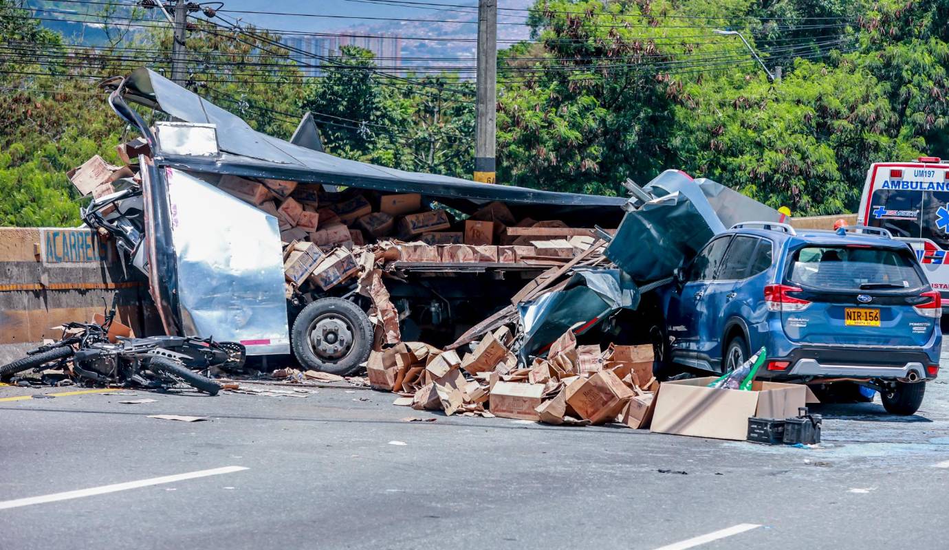 Desde la Alcaldía de Copacabana informaron que por el accidente se presenta movilidad reducida en sentido Bello – Copacabana. Foto: Manuel Saldarriaga Quintero