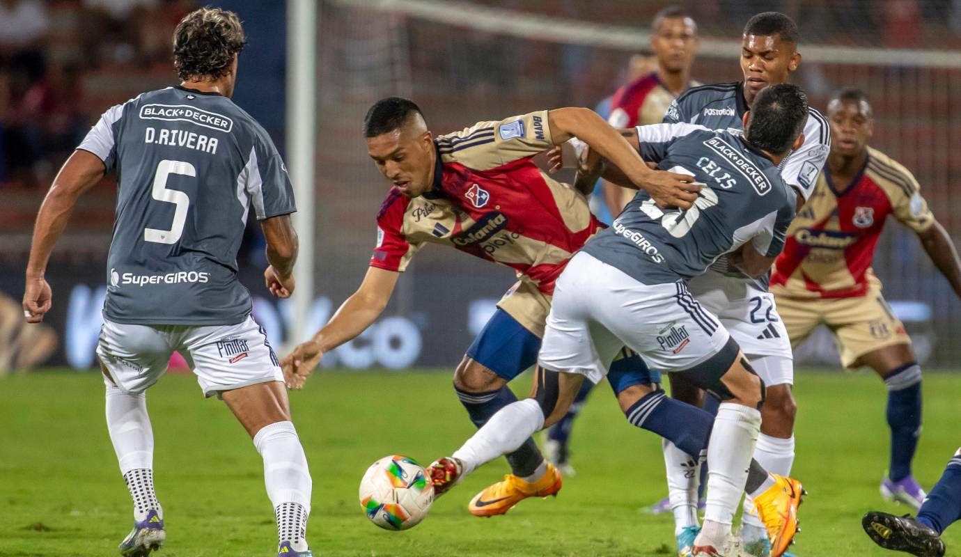 El 2-2 final reflejó con justicia lo visto en la cancha: dos planteles dispuestos a atacar sin reservas, aunque con deudas en su solidez defensiva. Foto: Juan Antonio Sánchez