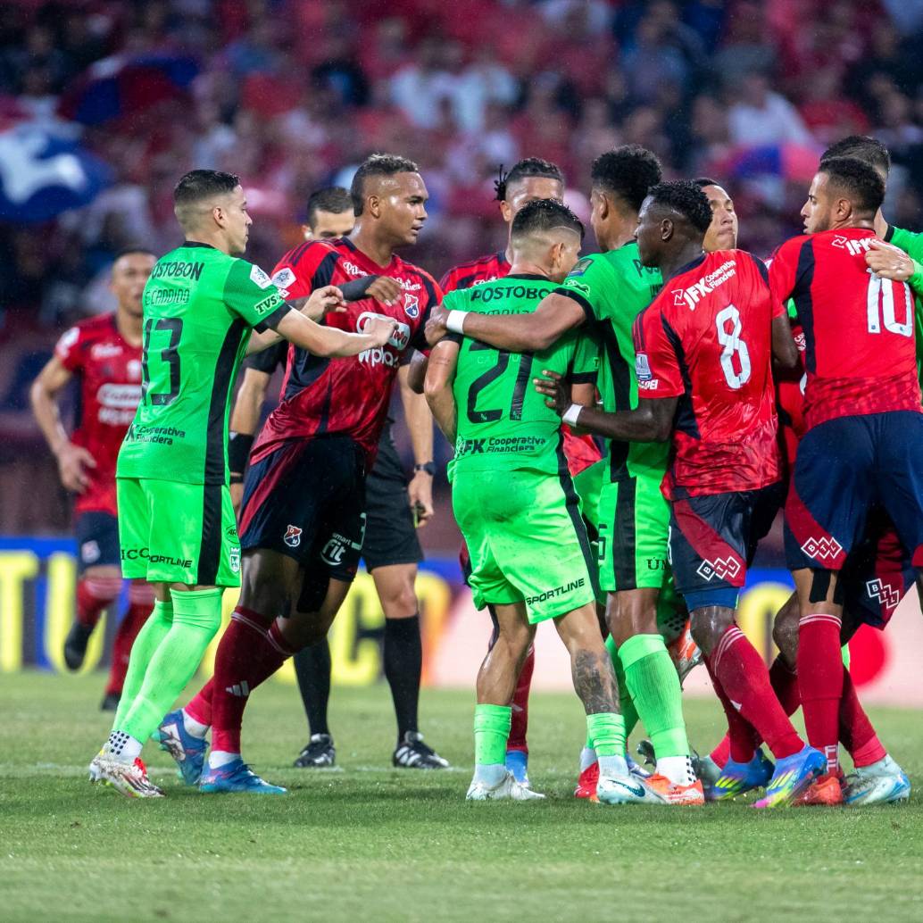 Brayan León fue expulsado en los últimos minutos del Clásico del domingo por encontrón con Jorman Campuzano. <span class="mln_uppercase_mln">FOTO</span> <b><span class="mln_uppercase_mln">Juan Antonio Sánchez</span></b>