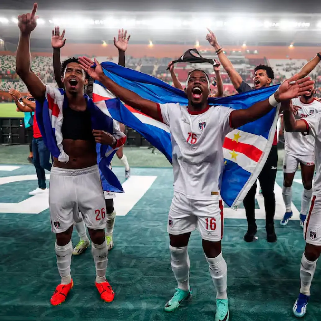 Los jugadores de Cabo Verde y su alegría tras clasificar al Mundial-2026. FOTO GETTY