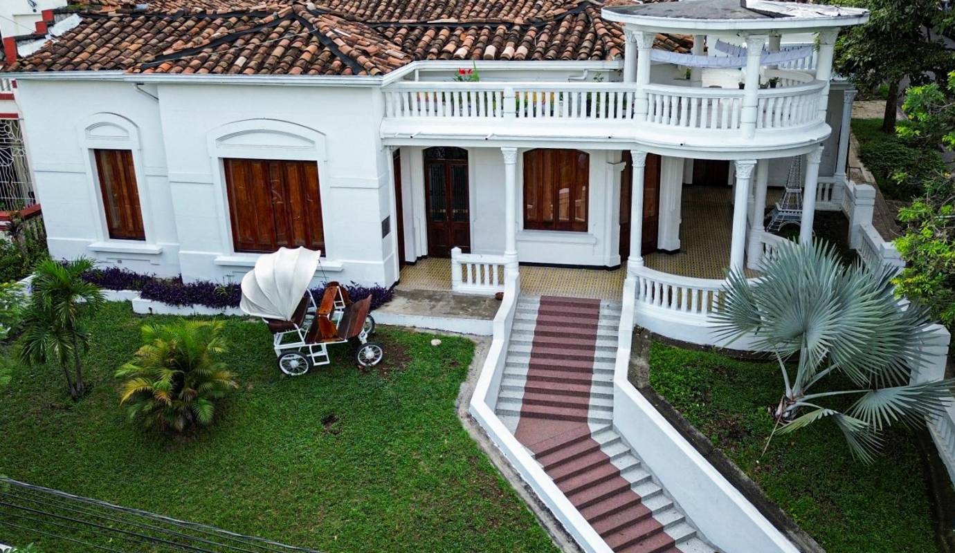 Este hermoso barrio remonta sus orígenes a 1926. Allí se construyeron viviendas de gran tamaño, con amplios jardines y alturas entre uno y dos pisos, en diversos estilos europeos y norteamericanos. Foto: Manuel Saldarriaga Quintero.