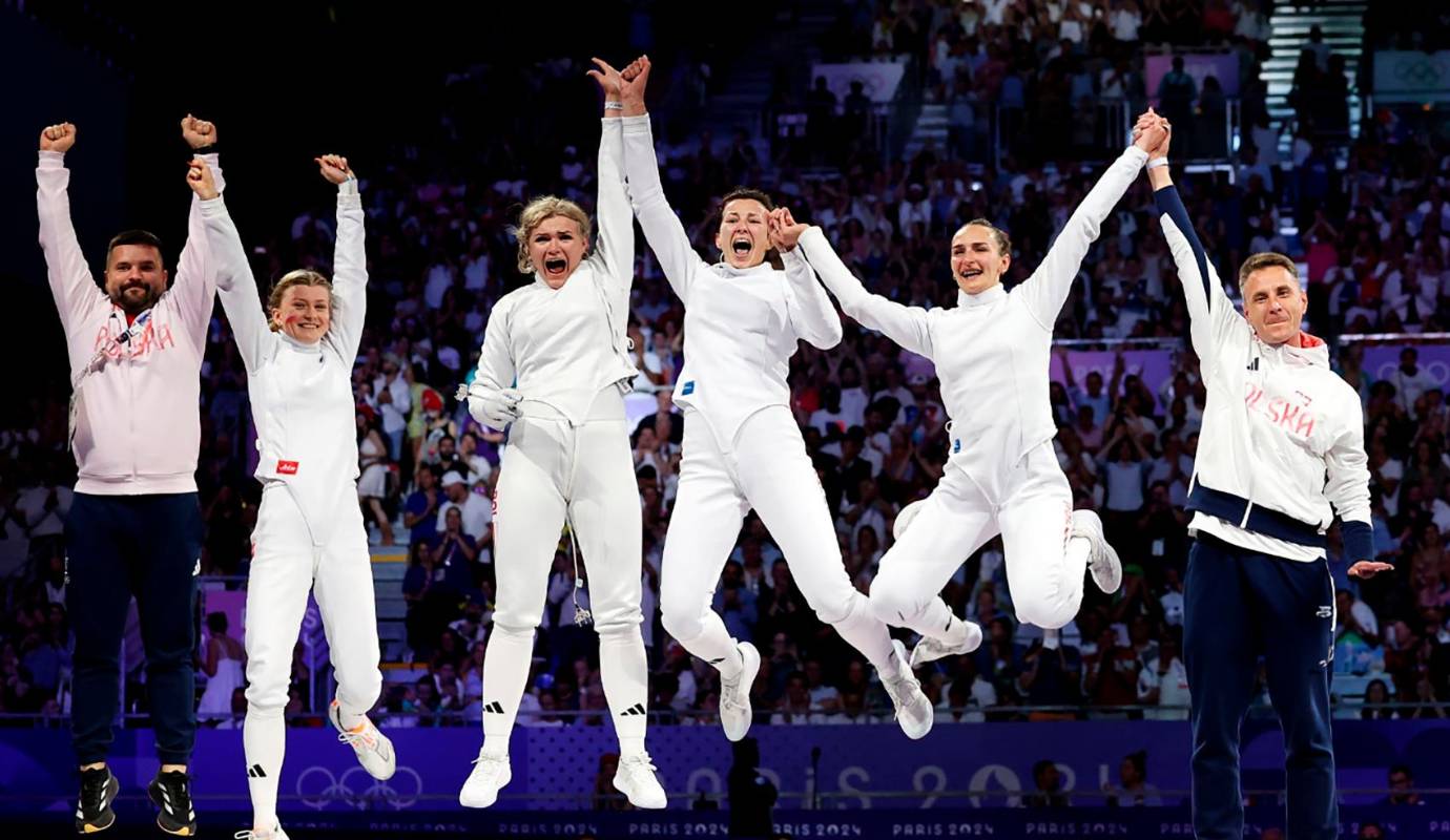 El equipo de Polonia celebra su victoria en el partido por la medalla de bronce en espada femenina de esgrima, disputa que se llevo a cabo contra el equipo de la República Popular China. Foto: GETTY