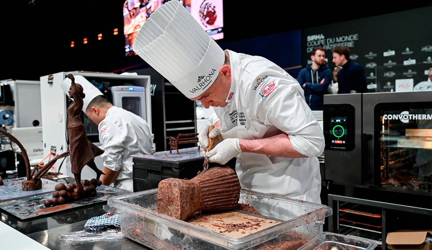 En el concurso, la dedicación, el ingenio y la técnica culinaria se convierten en herramientas para definir a los grandes chefs del futuro. Foto: AFP
