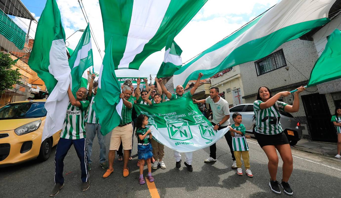 La victoria desató una oleada de celebraciones en los barrios, avenidas y parques de Medellín. Foto: Esneyder Gutiérrez