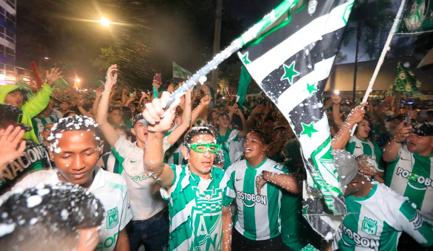 La conquista de la estrella 18 es un motivo de orgullo para toda la ciudad de Medellín. El equipo verdolaga ha logrado unir a los hinchas y a la comunidad en torno a un objetivo común, demostrando una vez más el poder del fútbol para generar emociones y unir a las personas. Foto: Esneyder Gutiérrez