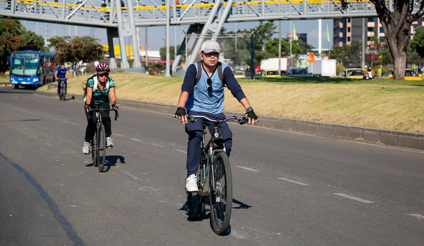 A lo largo del día, la jornada estará acompañada de diversas actividades como recorridos en bicicleta y caminatas para promover hábitos de movilidad sostenibles. Foto: Colprensa