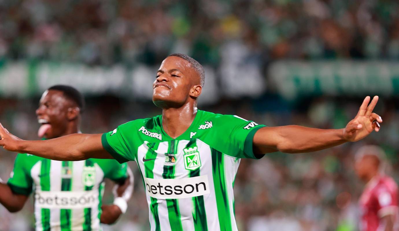 Con goles de Alfredo Morelos y Andrés Román, el equipo paisa aseguró el título y desató la euforia de su hinchada. Foto: Manuel Saldarriaga