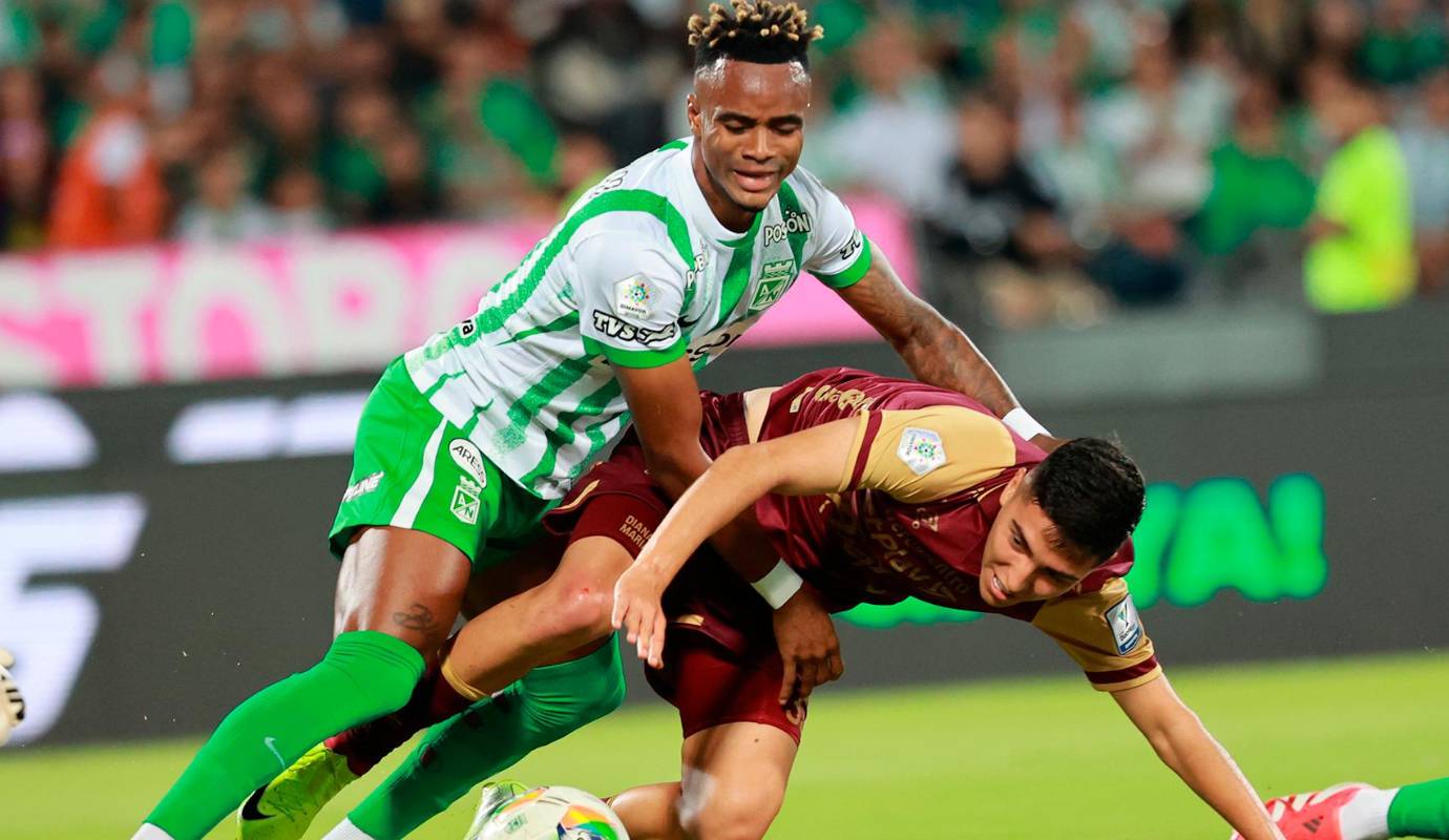 El equipo verde no defraudó, entregando un espectáculo de fútbol y goles que mantuvo a los aficionados al borde de sus asientos hasta el último minuto. Foto: Manuel Saldarriaga Quintero