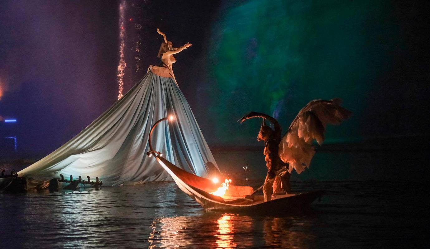 Desde el pasado 14 de febrero y hasta el próximo 4 de marzo, Venecia se transforma en un escenario de ensueño, donde máscaras elaboradas, trajes de época y una atmósfera mágica transportan a los visitantes a un mundo de fantasía. Foto: AFP