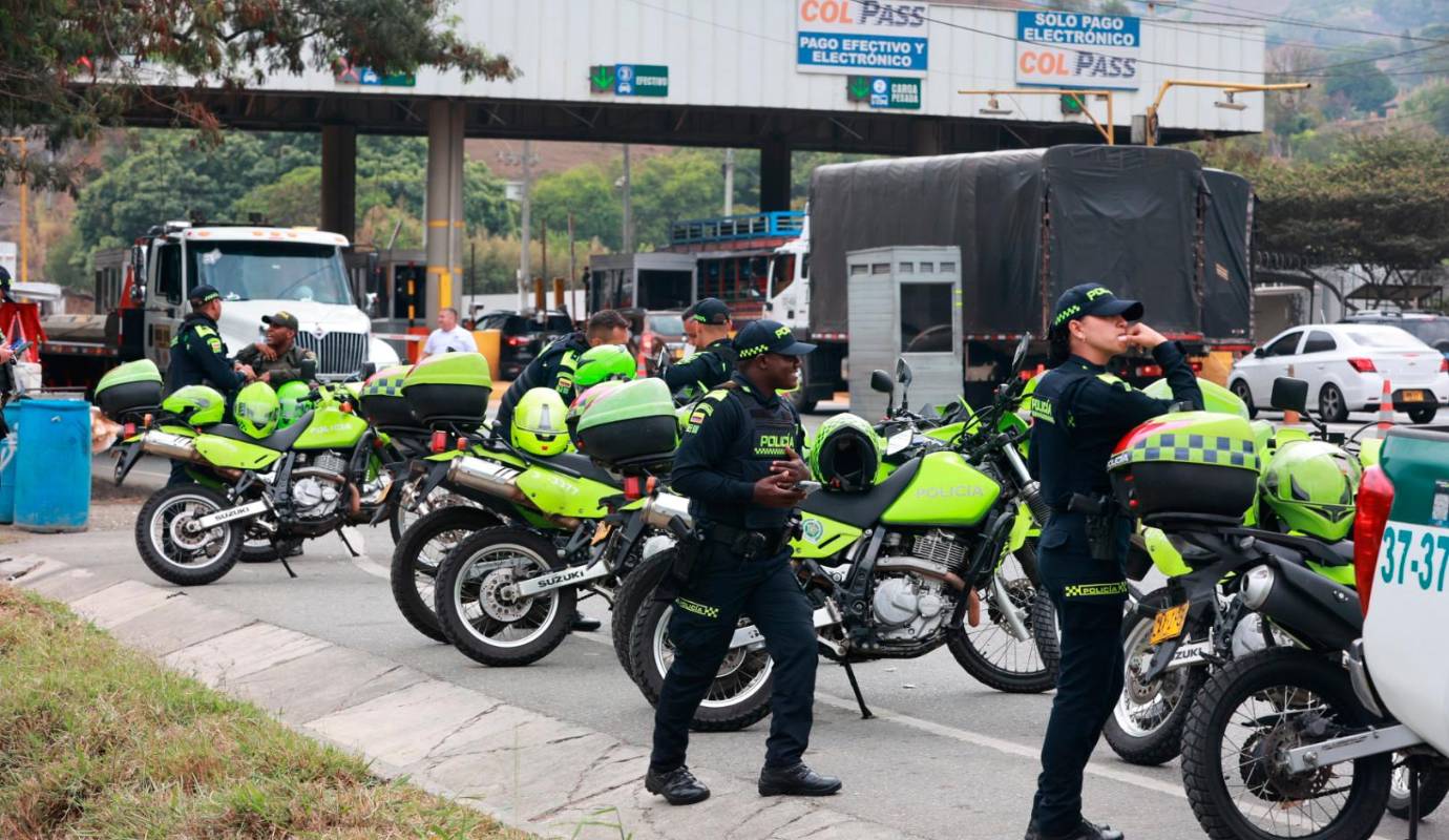 Los efectivos de la policía se instalaron en las afueras del peaje El Trapiche, afortunadamente en esta ocasión no hubo confrontación con los marchantes. Foto: Manuel Saldarriaga