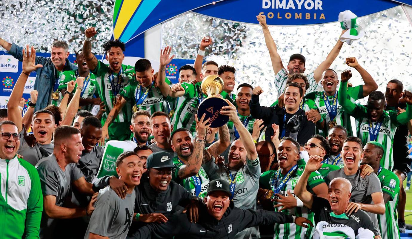 Con goles de Alfredo Morelos y Andrés Román, el conjunto verdolaga cerró con broche de oro una campaña llena de emociones, superando un marcador global de 3-1 tras el empate 1-1 en el partido de ida en Ibagué. Foto: Manuel Saldarriaga