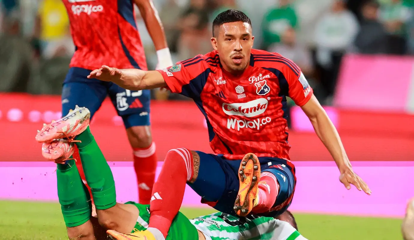 Sobre el cierre del partido el DIM logró descontar gracias a un penal convertido por su goleador Francisco Fydriszewski, cuando ya transcurría el minuto 93, un tanto que únicamente sirvió para maquillar el marcador. Foto: Manuel Saldarriaga Quintero