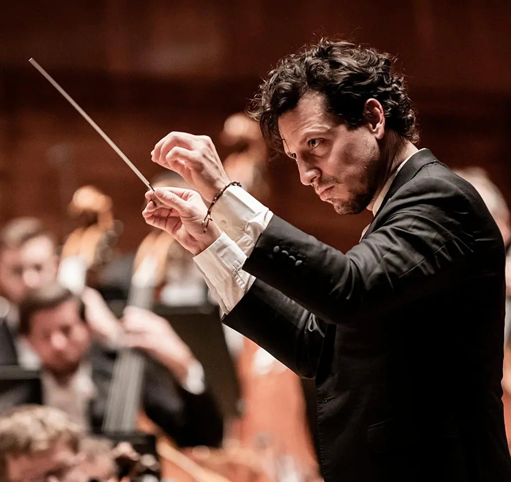 Paolo se graduó de Interpretación Piano en Universidad Católica de Chile, tiene un Diploma de Dirección de la U. de Chile, un Máster en Música de Yale School y un posgrado en Interpretación. FOTO<b> Radoslaw Kazmierczak.</b>