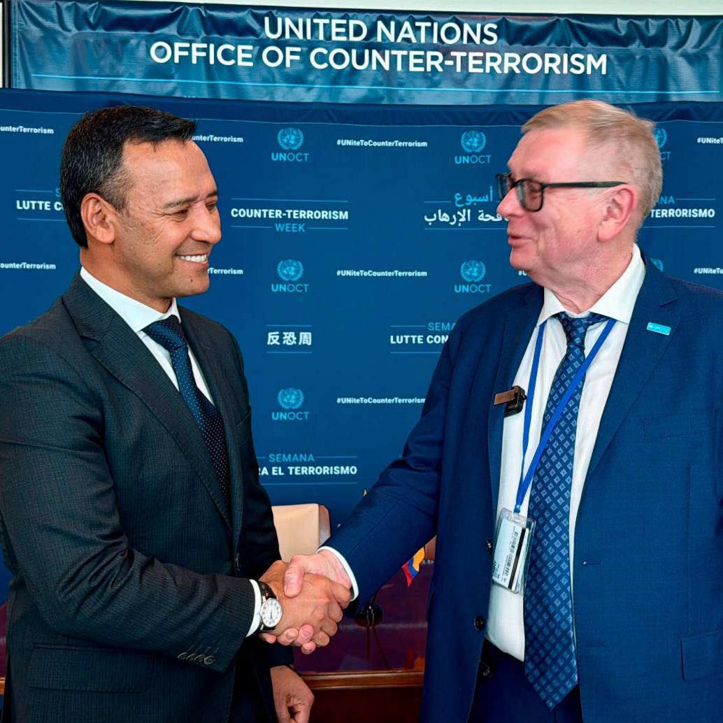 El ministro de Defensa, Pedro Sánchez, y Alexandre Zouev, secretario General Adjunto de la Oficina de la ONU contra el Terrorismo. FOTO: CORTESÍA DE MINDEFENSA.