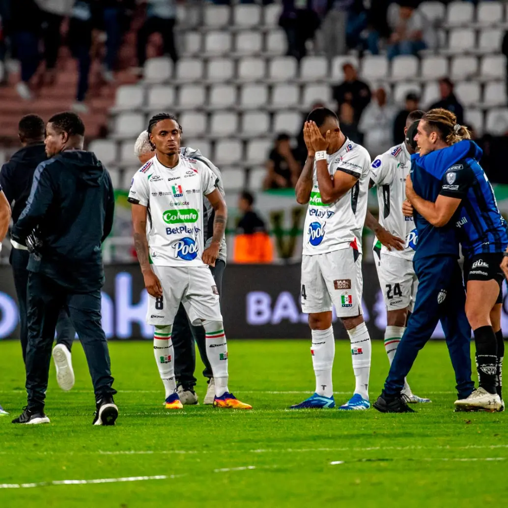 Los jugadores del Once Caldas pasaron de la euforia a la impotencia tras su eliminación de la Copa Sudamericana. FOTO CONMEBOL