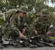 El jueves 18 de junio, 99 integrantes de la Coordinadora Nacional Ejército Bolivariano (CNEB), una estructura armada compuesta por la Coordinadora Guerrillera del Pacífico y los Comandos de Frontera, ingresaron a una Zona de Ubicación Temporal (ZUT) en Valle del Guamuez, Putumayo, como parte de los avances del proceso de Paz Total. <b>FOTO: COLPRENSA.</b>