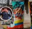 La bota, con la bandera de Colombia, ilustra a una mujer que le tapan la boca. FOTO: COLPRENSA