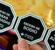 Las etiquetas de advertencia en la comida chatarra se implementaron en Colombia desde 2022. FOTO COLPRENSA