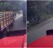 Momento en el que el motociclista fue arrinconado y resultó volando por los aires. FOTO: Cortesía Denuncias Antioquia