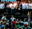 Uno de los eventos más polémicos en el marco de la “paz total” fue el llamado “tarimazo”, en el que el presidente Gustavo Petro y su gabinete hicieron una presentación pública con delegados de las bandas del Valle de Aburrá, el mes pasado en La Alpujarra. FOTO: Julio César Herrera