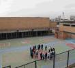 La cancha de un colegio en la que los niños juegan. FOTO: COLPRESA