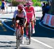 El veterano ciclista ecuatoriano Richard Carapaz no se puso de acuerdo con el joven mexicano Isaac Del Toro y permitieron que Simon Yates se vistiera de líder. FOTO GETTY