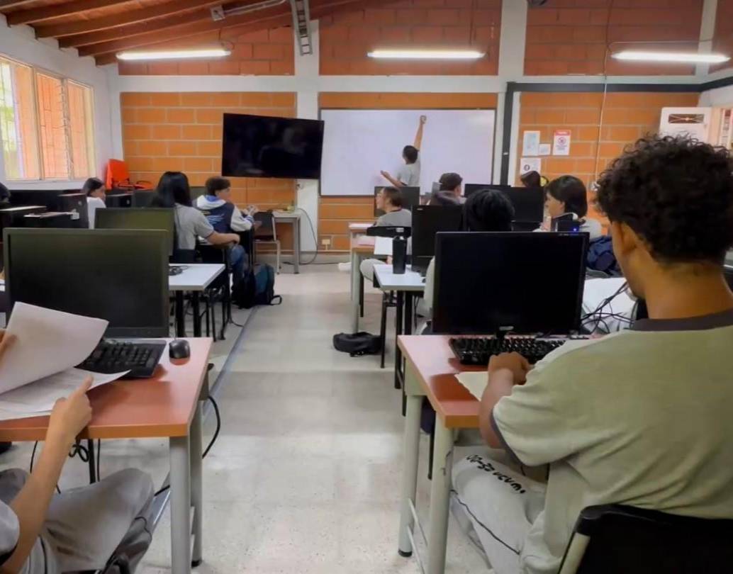 Jovenes del Doce de OCtubre durante una jornada de formación. FOTO: Cortesía