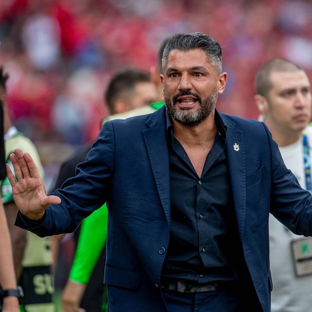 El entrenador Javier Gandolfi llegó a Nacional en enero del 2025, después de la salida sorpresiva de Efraín Juárez de la dirección técnica del club. FOTO: Juan Antonio Sánchez