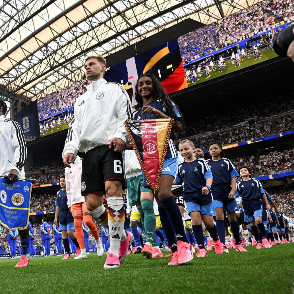 En el Mundial se pueden ver postales de ambos equipos saliendo al terreno de juego con similar color de guayos, como lo ocurrido en Alemania vs Curazao. Foto: Xinhua
