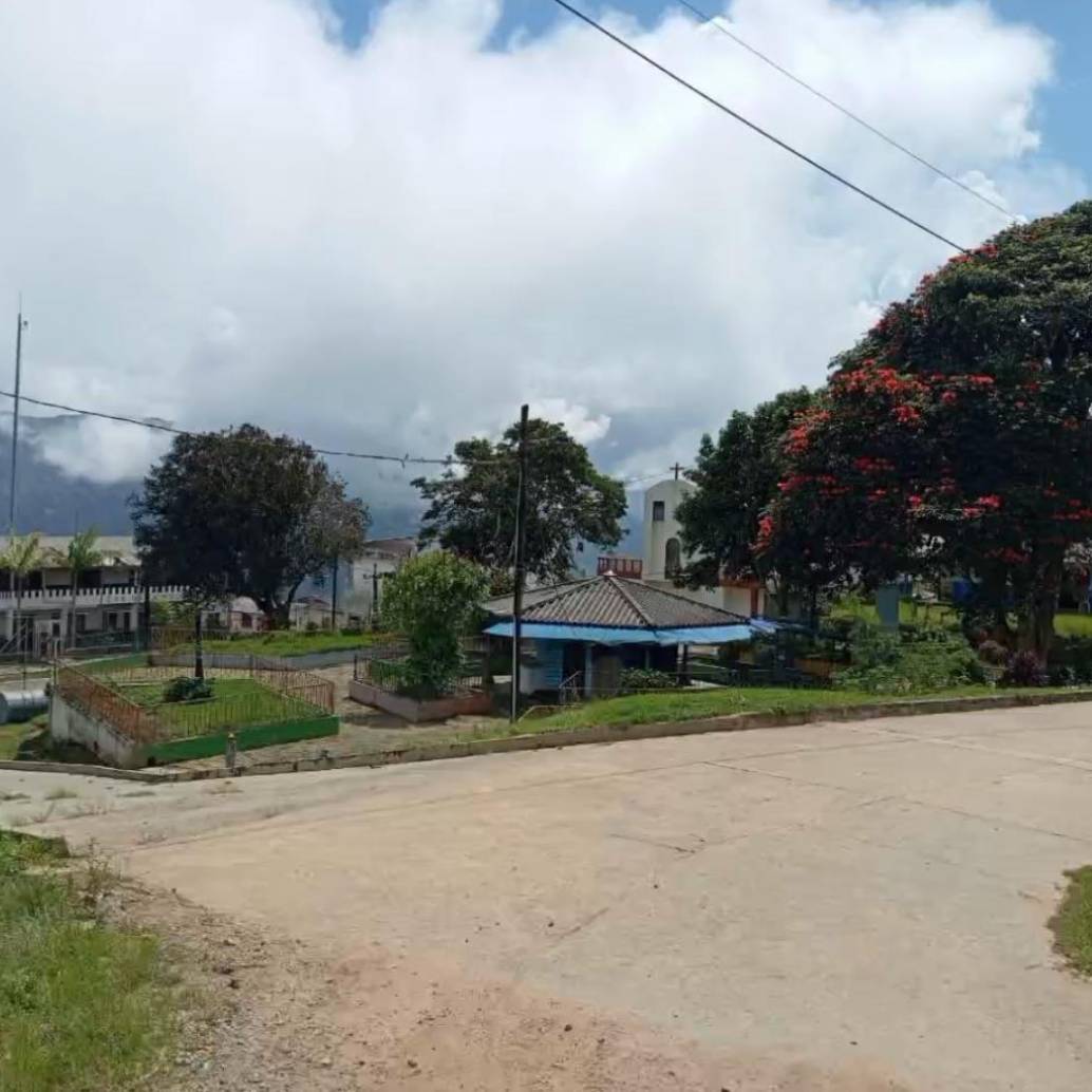 Este es el parque del corregimiento Las Auras, municipio de Briceño, donde ocurrió el ataque con los drones por parte de miembros de las disidencias de las Farc. FOTO: CORTESÍA