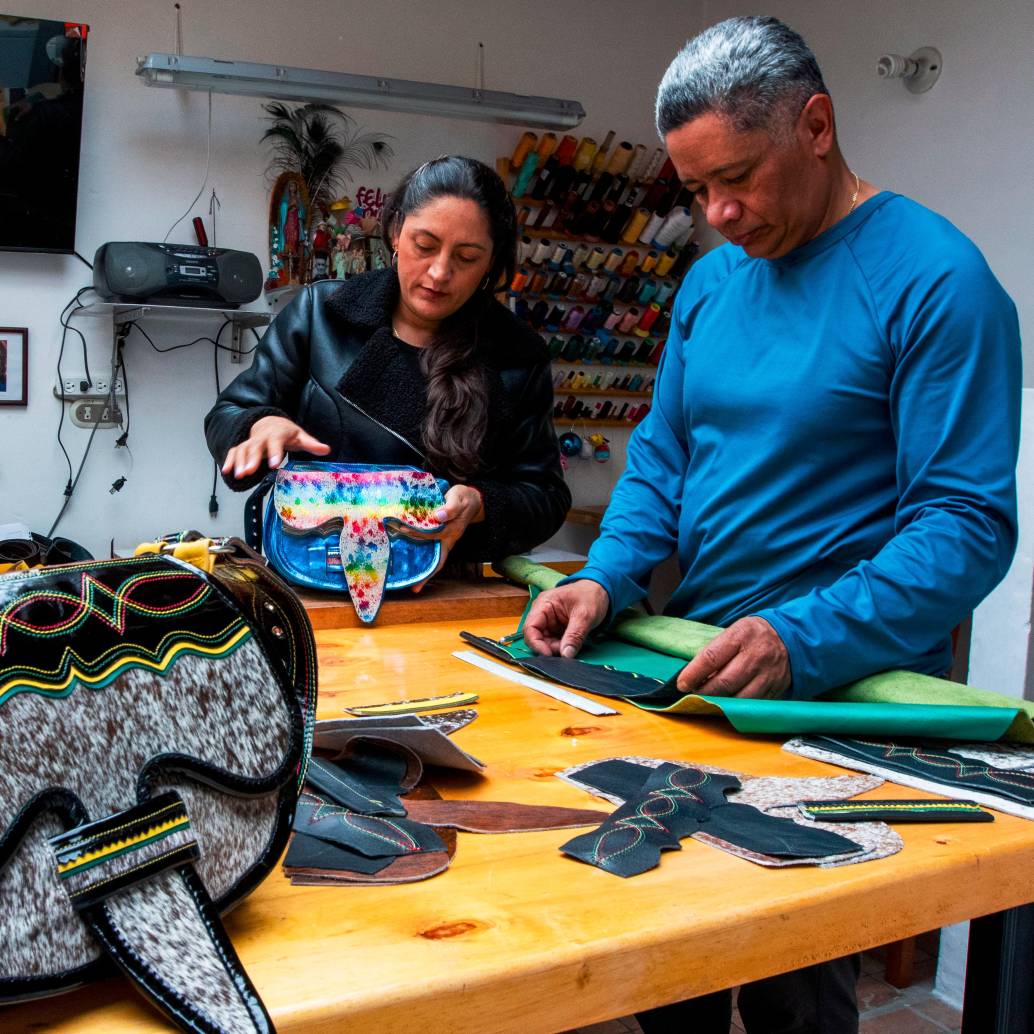 Así se arma este legendario carriel sampedreño que se encontraba en el olvido, aunque con el toque tradicional de una familia de Jericó. FOTO <b>JULIO CÉSAR HERRERA</b>