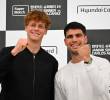El italiano Jannik Sinner y el español Carlos Alcaraz harán una exhibición este sábado en Japón como preámbulo del Abierto de Australia. FOTO AFP